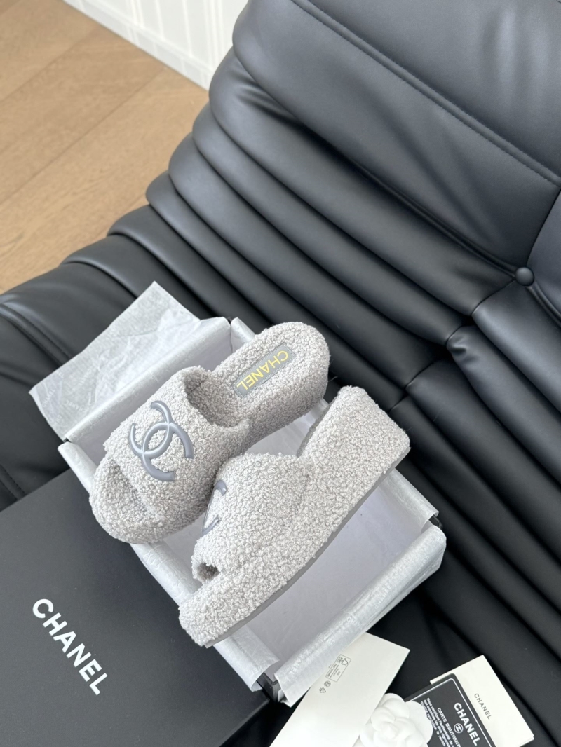 Ch**el slippers